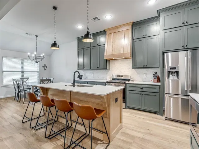 Photo 8 — 2424 Creekview Trail, Moore, OK 73160