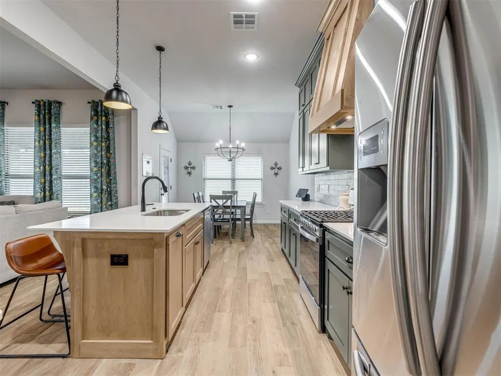 Photo 9 — 2424 Creekview Trail, Moore, OK 73160