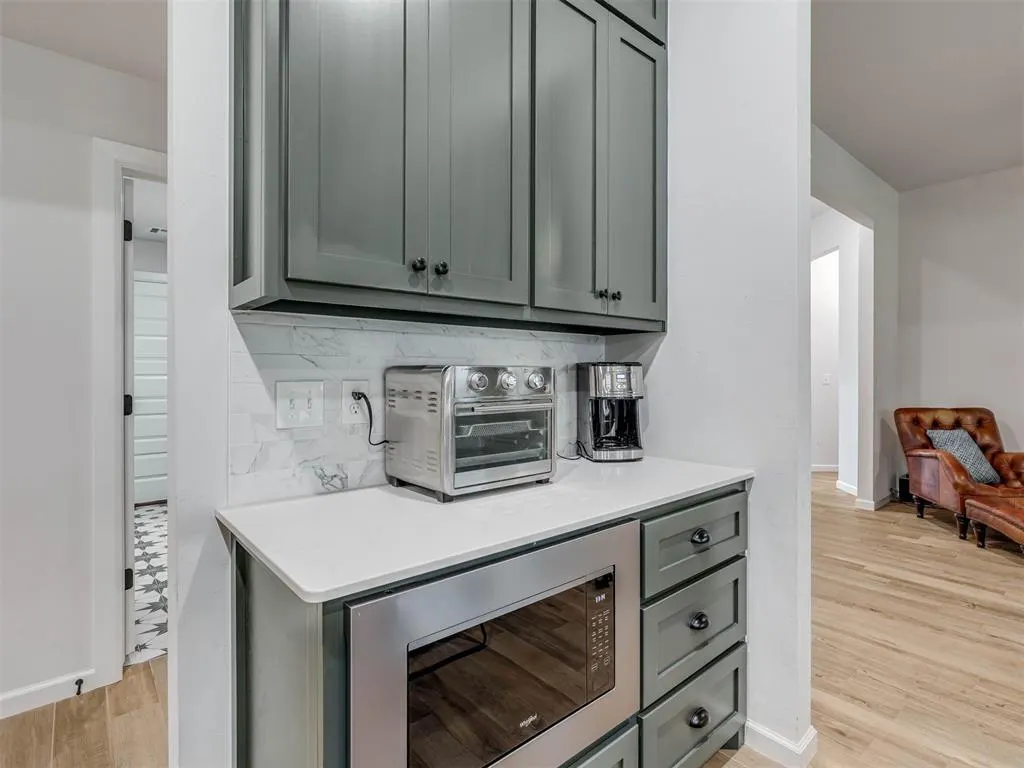 Photo 11 — 2424 Creekview Trail, Moore, OK 73160