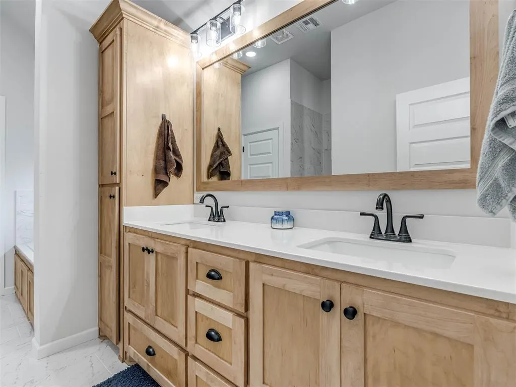 Photo 15 — 2424 Creekview Trail, Moore, OK 73160