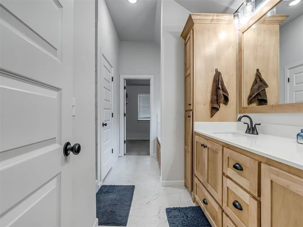 Photo 16 — 2424 Creekview Trail, Moore, OK 73160
