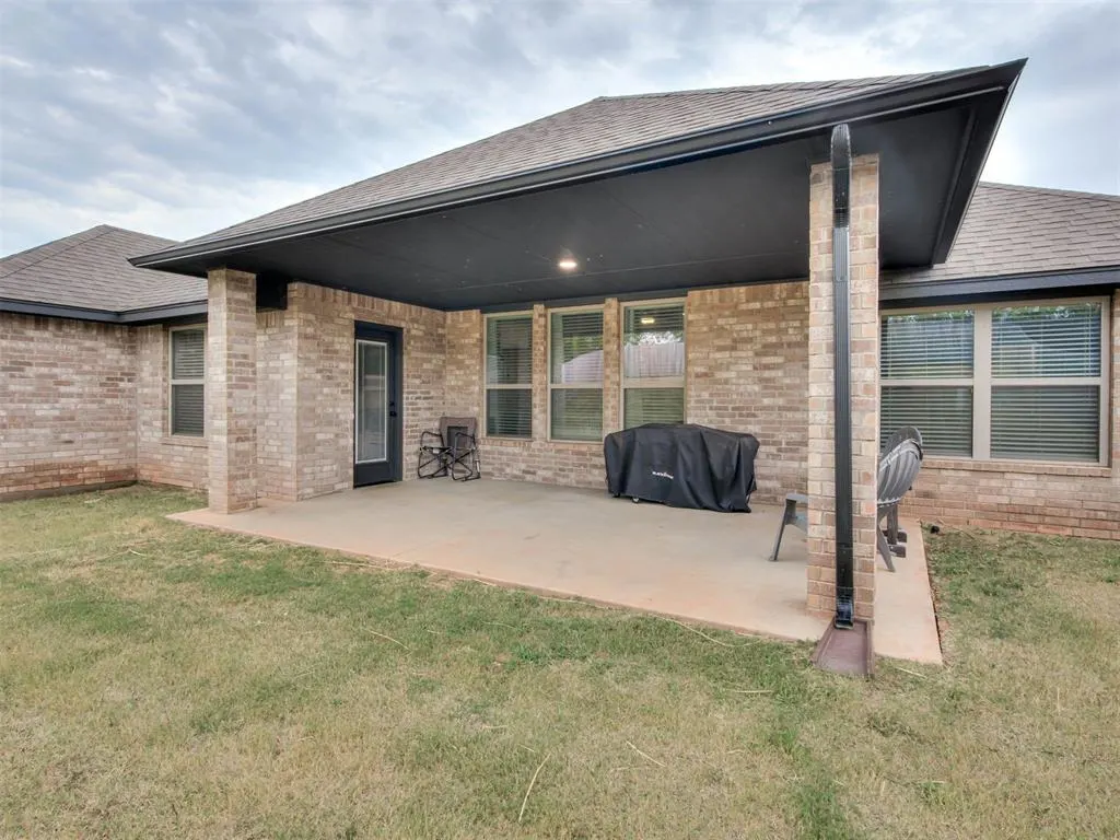 Photo 36 — 2424 Creekview Trail, Moore, OK 73160