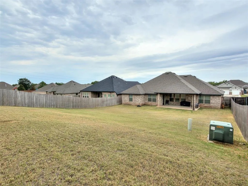 Photo 37 — 2424 Creekview Trail, Moore, OK 73160