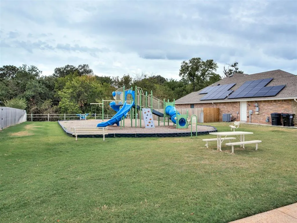 Photo 38 — 2424 Creekview Trail, Moore, OK 73160