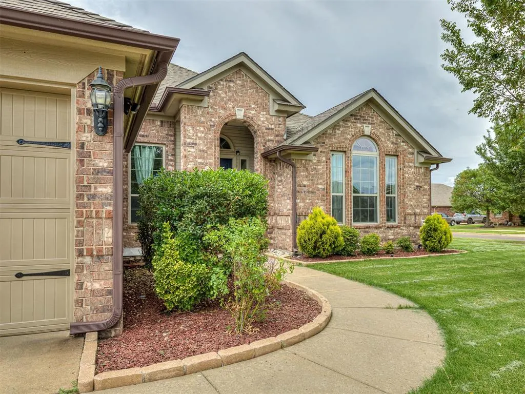 Photo 2 — 18501 El Greco Drive, Edmond, OK 73012