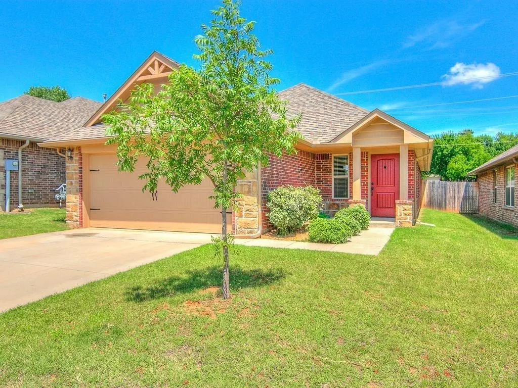 Front exterior — 804 Stag Trail, Edmond, OK 73012