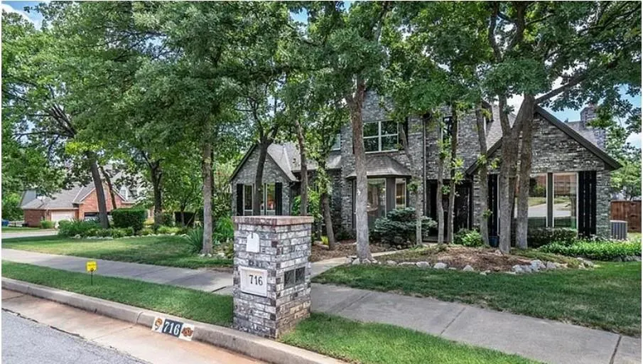 Front exterior — 716 Fox Bend Trail, Edmond, OK 73034