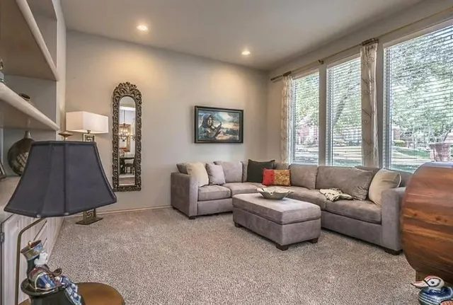 Photo 5 — 716 Fox Bend Trail, Edmond, OK 73034