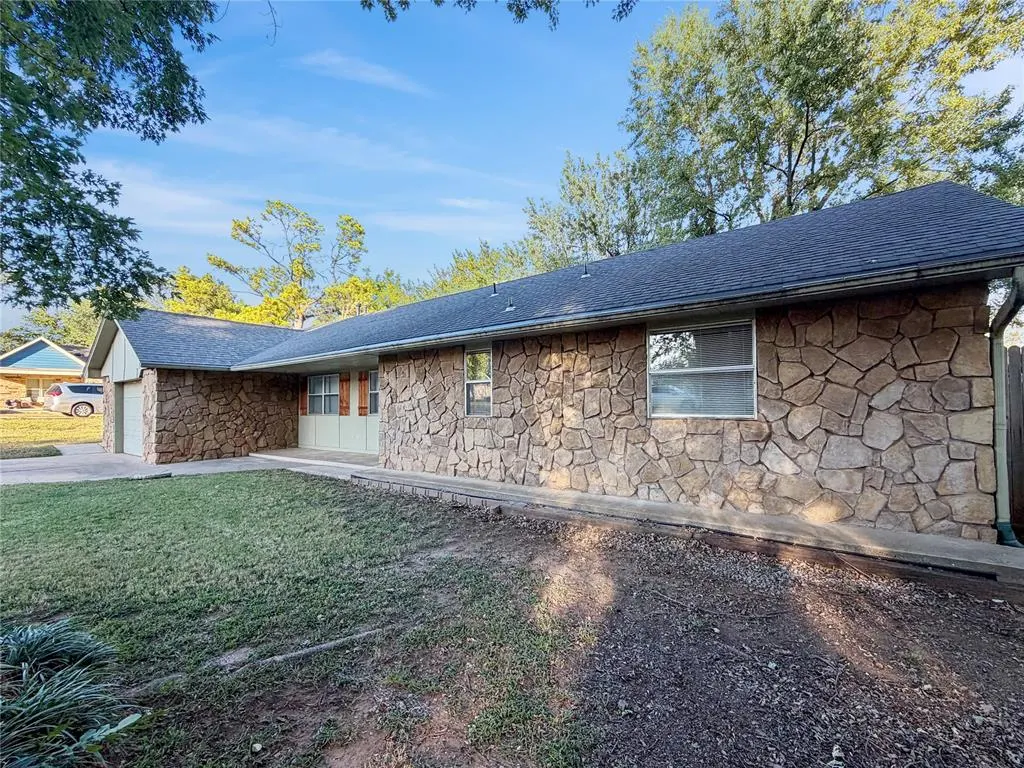 Photo 21 — 213 S 6th Street, Noble, OK 73068