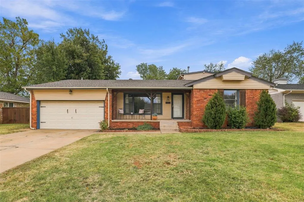 Front exterior — 9900 Chesterton Place, The Village, OK 73120