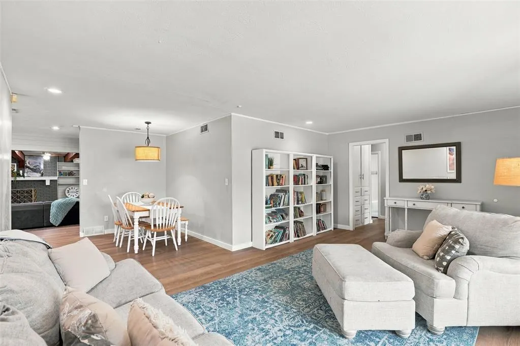 Photo 4 — 9900 Chesterton Place, The Village, OK 73120