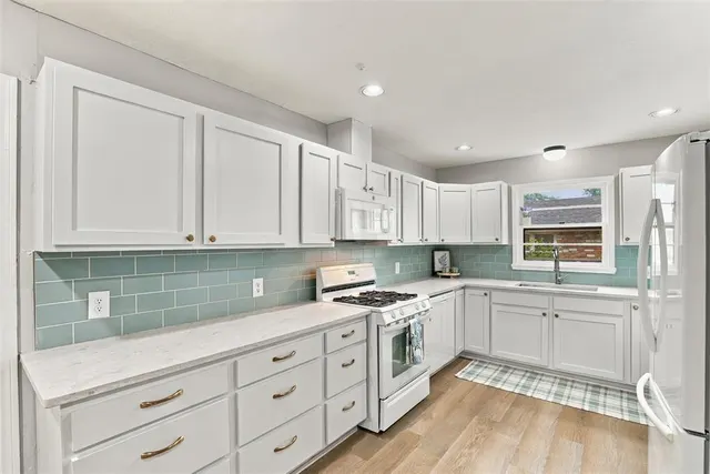 Photo 5 — 9900 Chesterton Place, The Village, OK 73120