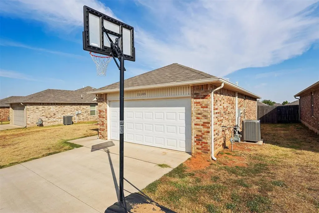 Photo 4 — 11105 NW 98th Street, Yukon, OK 73099