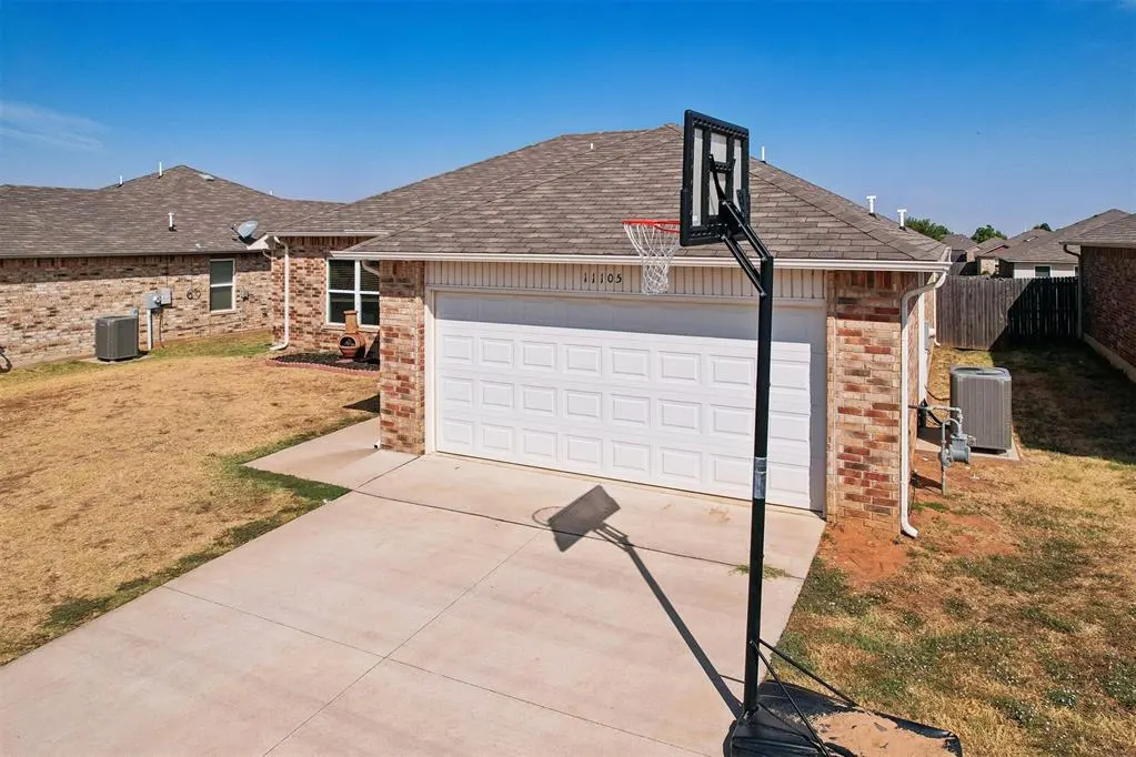 Photo 32 — 11105 NW 98th Street, Yukon, OK 73099
