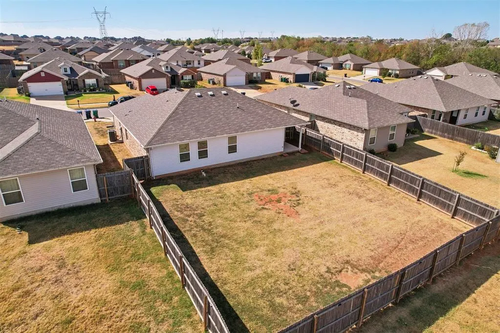 Photo 41 — 11105 NW 98th Street, Yukon, OK 73099