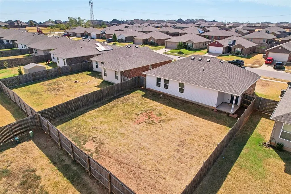 Photo 42 — 11105 NW 98th Street, Yukon, OK 73099