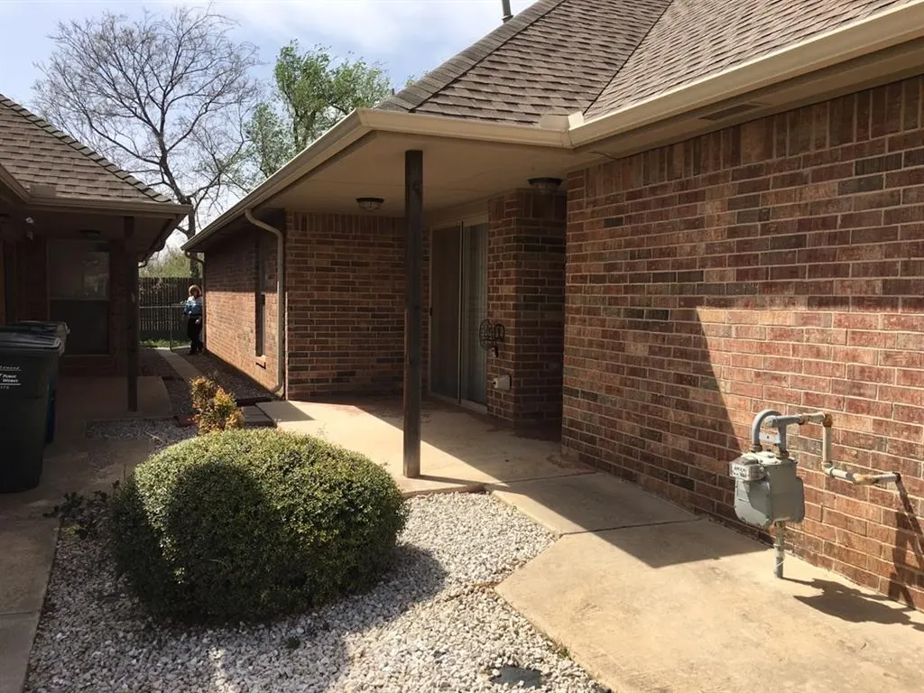 Front exterior — 421 Sterling Pointe Way, Edmond, OK 73003