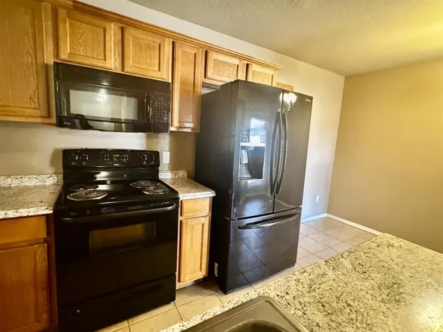 Photo 6 — 421 Sterling Pointe Way, Edmond, OK 73003