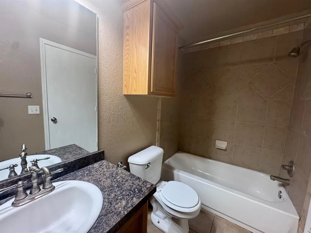 Photo 12 — 421 Sterling Pointe Way, Edmond, OK 73003