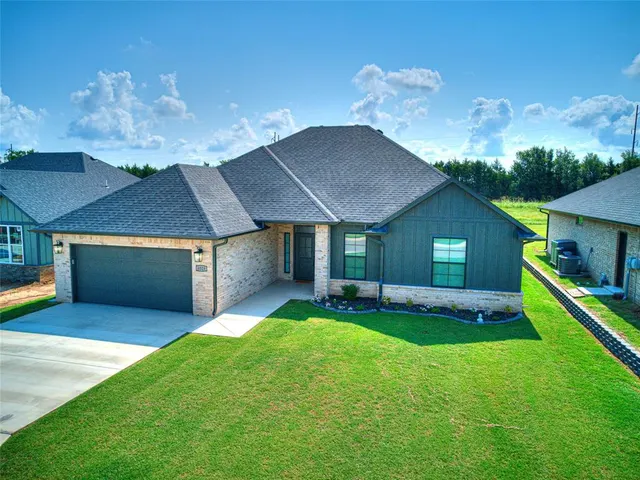 Photo 2 — 4529 Red Bird Road, Shawnee, OK 74804