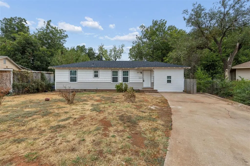 Front exterior — 917 N Locust Lane, Midwest City, OK 73110