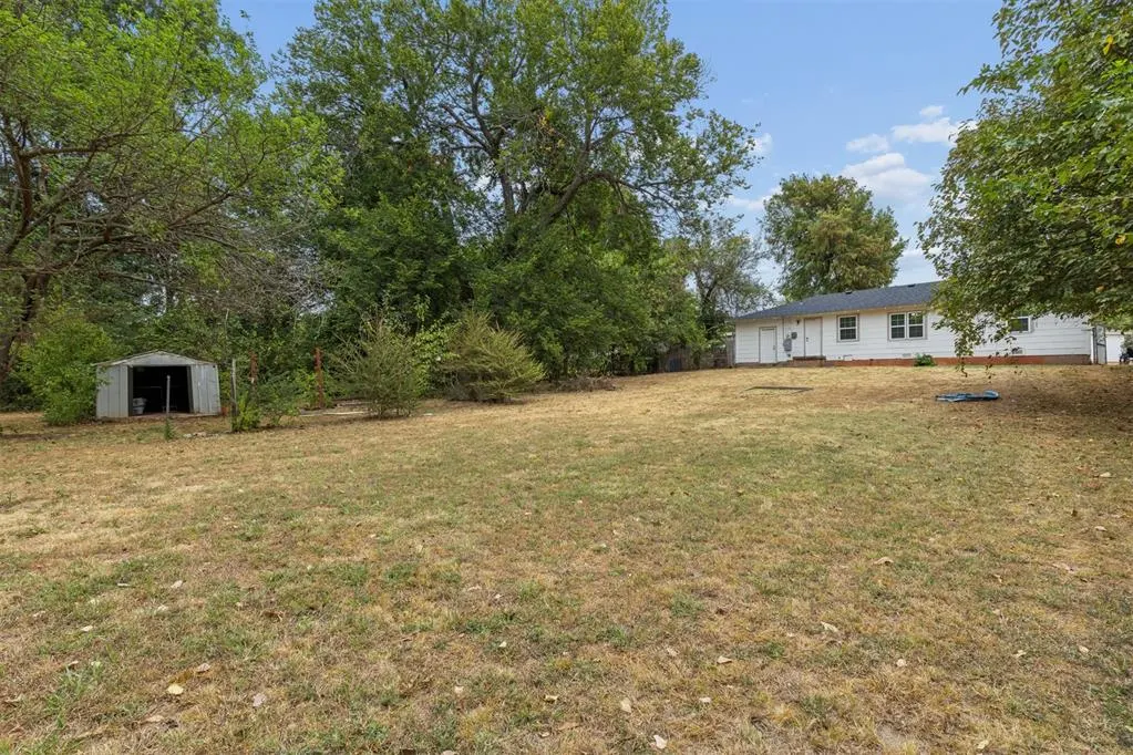 Photo 11 — 917 N Locust Lane, Midwest City, OK 73110