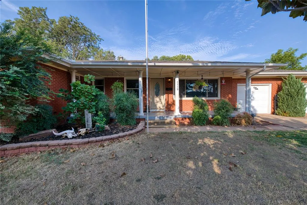 Front exterior — 1119 Crestview Drive, Elk City, OK 73644