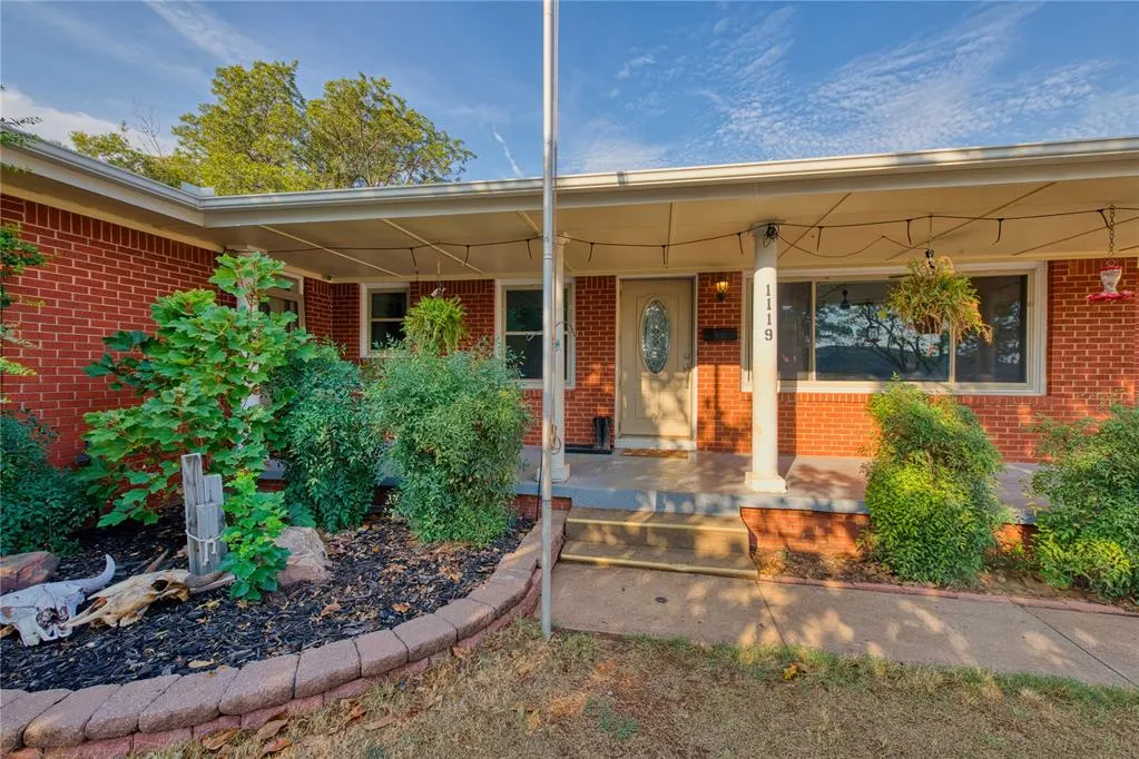 Photo 2 — 1119 Crestview Drive, Elk City, OK 73644