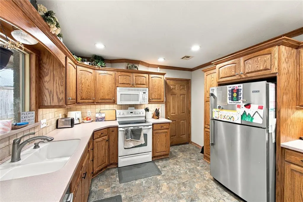 Photo 9 — 1119 Crestview Drive, Elk City, OK 73644