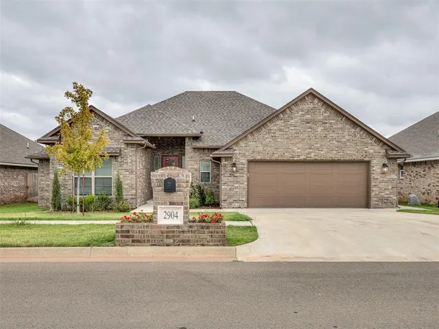 Photo 2 — 2904 Summit Hollow Circle, Norman, OK 73071
