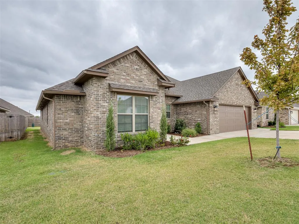 Photo 5 — 2904 Summit Hollow Circle, Norman, OK 73071