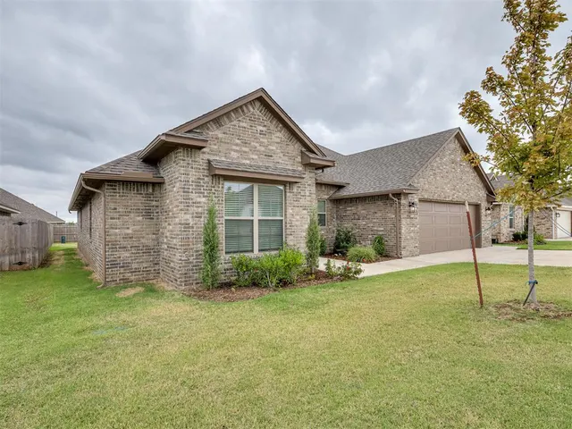 Photo 5 — 2904 Summit Hollow Circle, Norman, OK 73071