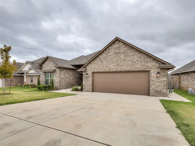 Photo 6 — 2904 Summit Hollow Circle, Norman, OK 73071