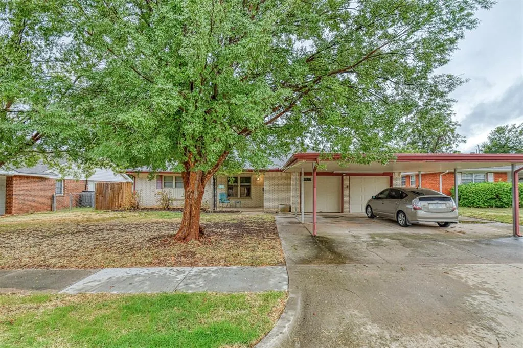 Photo 2 — 208 NE 18th Street, Moore, OK 73160