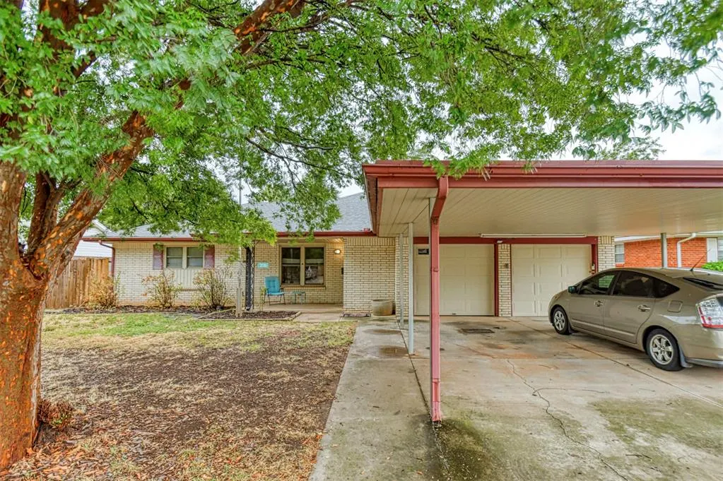 Photo 4 — 208 NE 18th Street, Moore, OK 73160