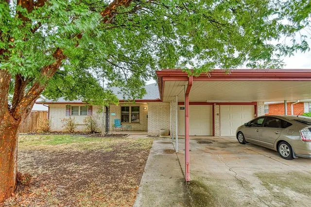 Photo 4 — 208 NE 18th Street, Moore, OK 73160