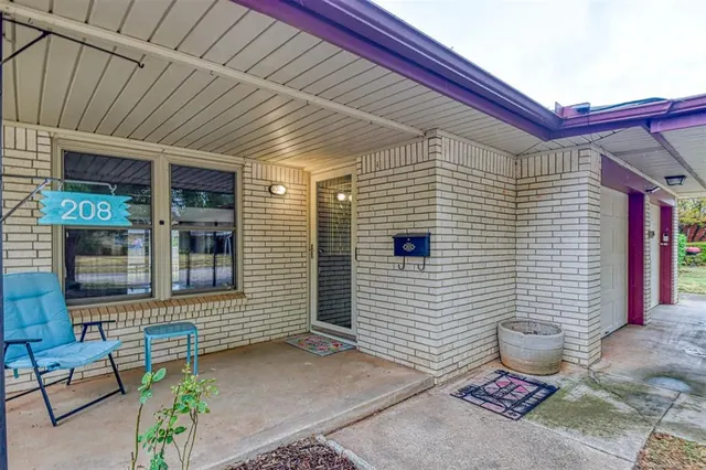Photo 6 — 208 NE 18th Street, Moore, OK 73160