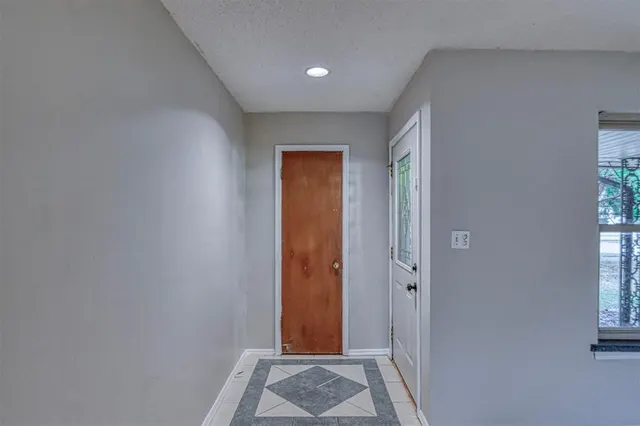 Photo 8 — 208 NE 18th Street, Moore, OK 73160