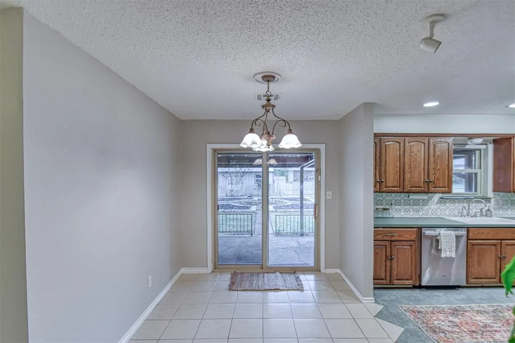 Photo 12 — 208 NE 18th Street, Moore, OK 73160