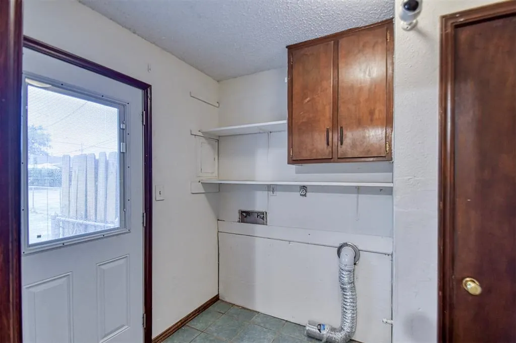 Photo 19 — 208 NE 18th Street, Moore, OK 73160