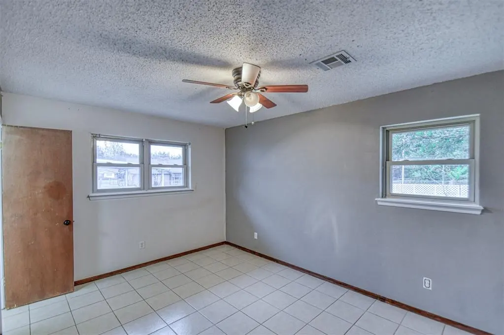 Photo 20 — 208 NE 18th Street, Moore, OK 73160