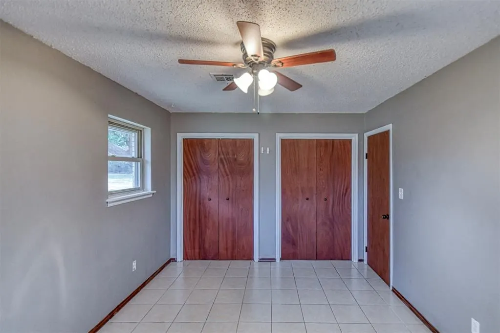 Photo 22 — 208 NE 18th Street, Moore, OK 73160