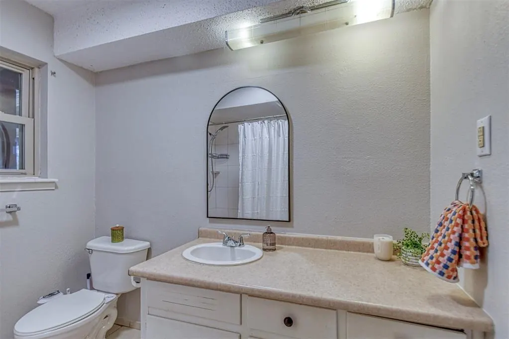 Photo 29 — 208 NE 18th Street, Moore, OK 73160