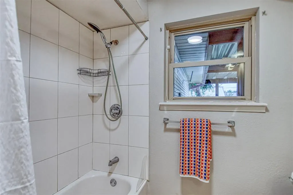 Photo 30 — 208 NE 18th Street, Moore, OK 73160
