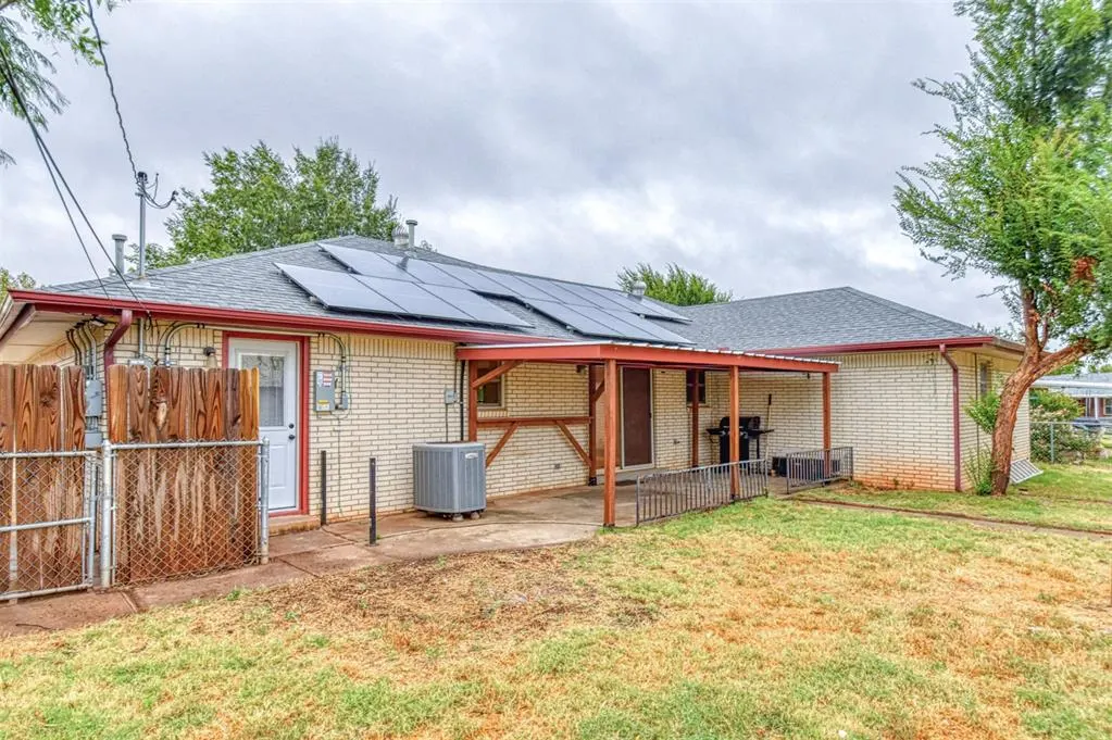 Photo 35 — 208 NE 18th Street, Moore, OK 73160