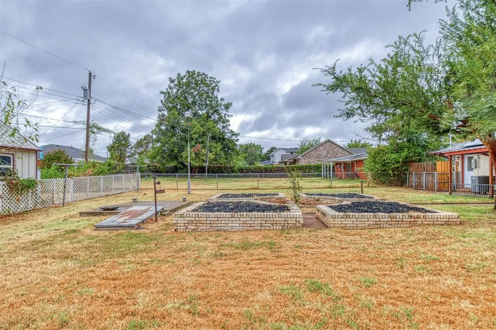 Photo 36 — 208 NE 18th Street, Moore, OK 73160