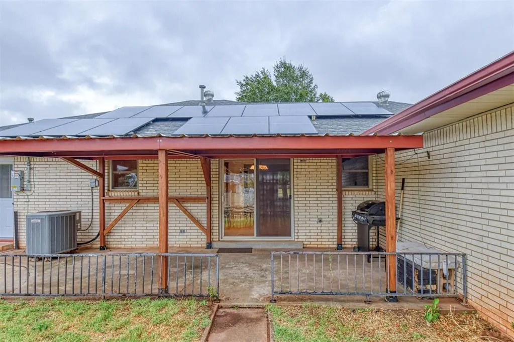 Photo 37 — 208 NE 18th Street, Moore, OK 73160