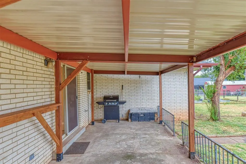 Photo 38 — 208 NE 18th Street, Moore, OK 73160