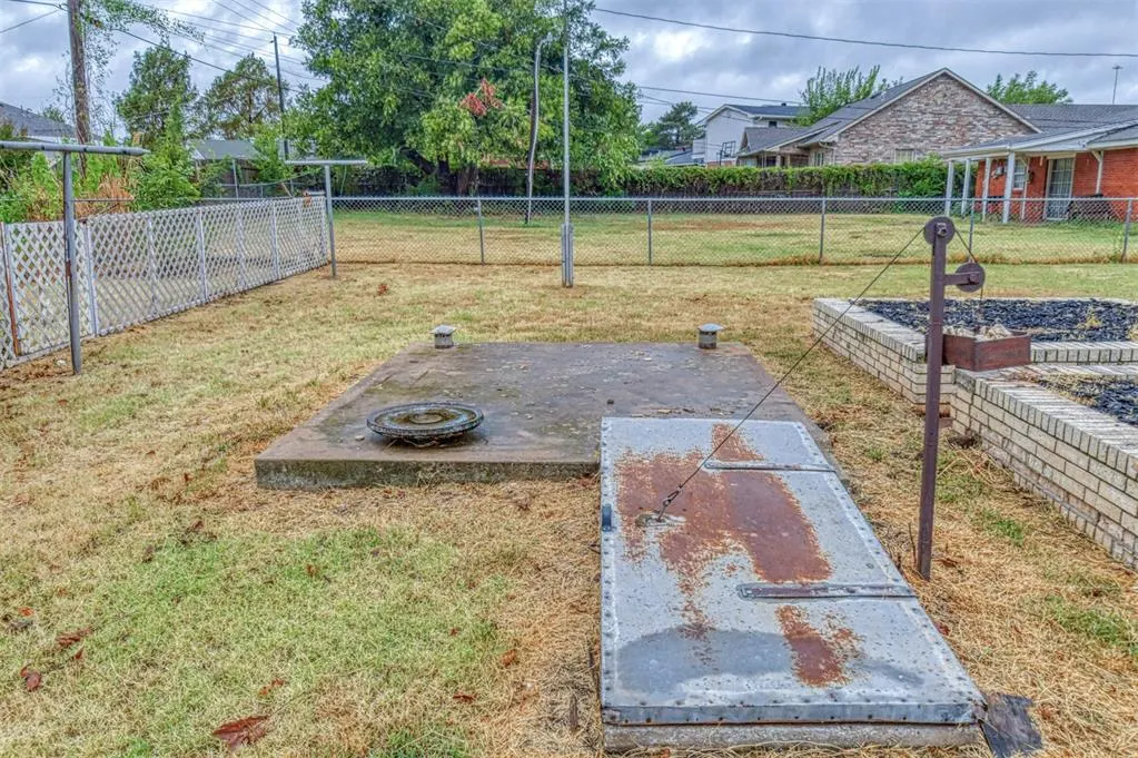 Photo 39 — 208 NE 18th Street, Moore, OK 73160