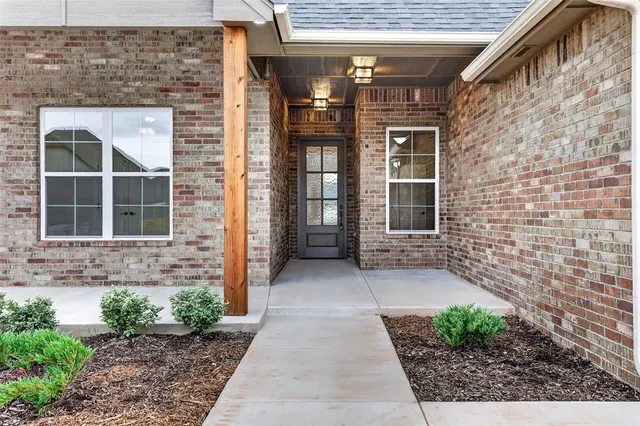 Photo 4 — 10433 SW 51st Street, Mustang, OK 73064